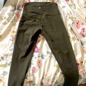 NWOT lululemon Wunder Under